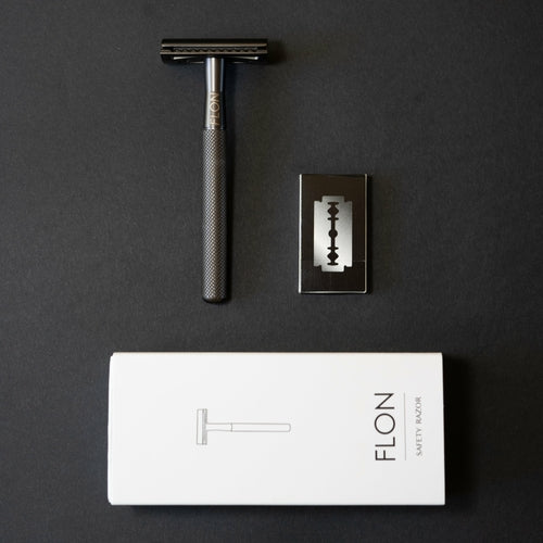 Zero-waste safety razor in brass with plastic-free box and sustainable shaving blade.